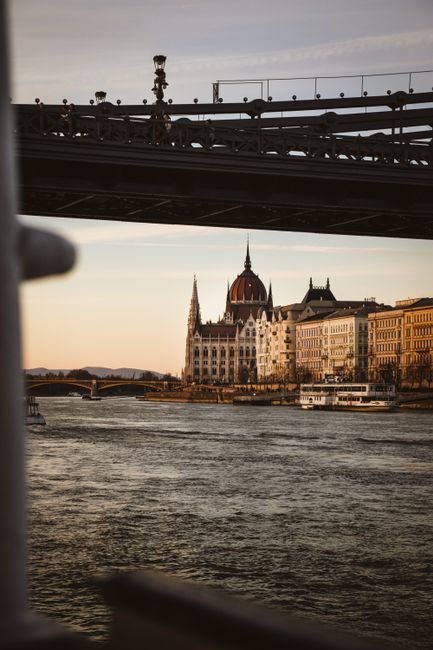 Budapest, Országház naplementében